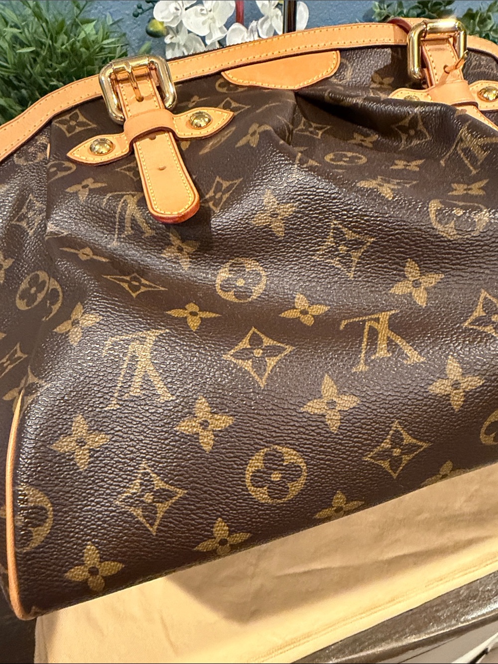 Authentic Louis Vuitton Tivoli GM - Picture 11 of 13